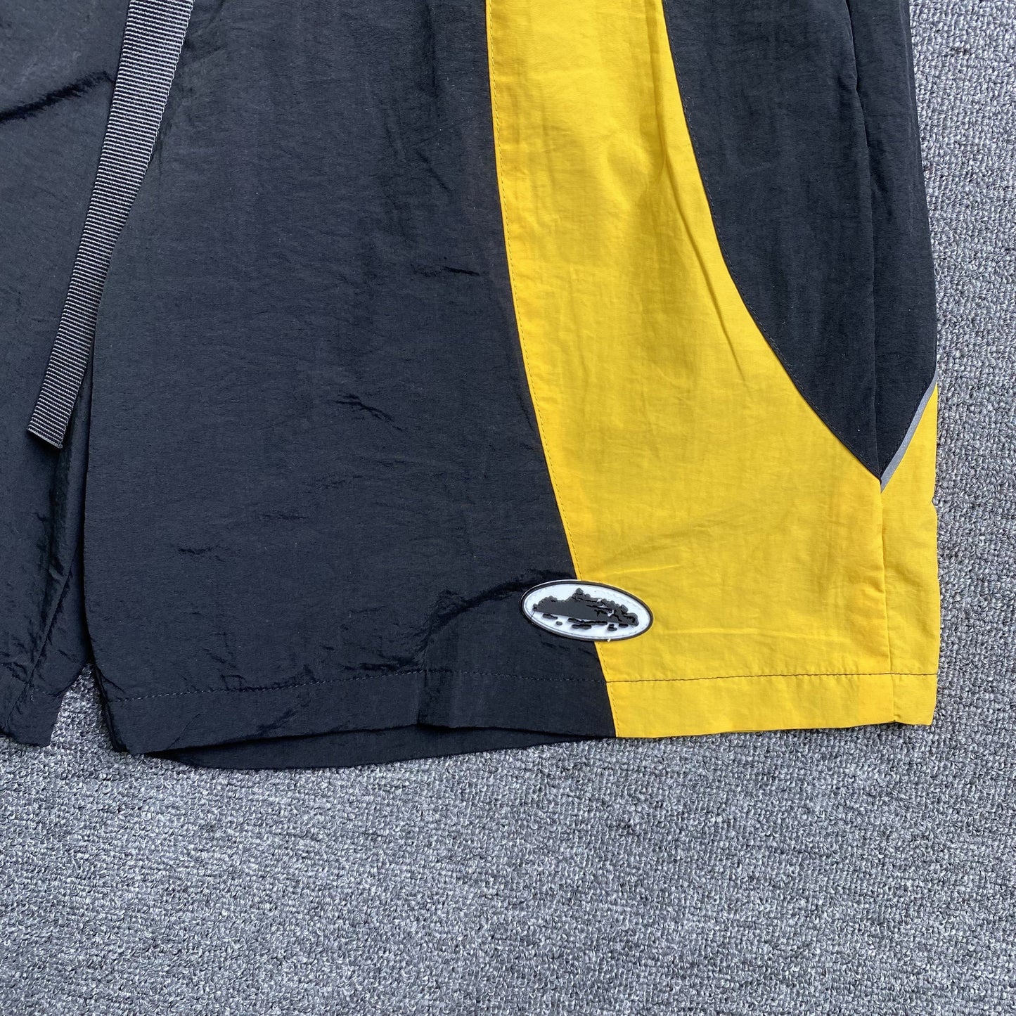 Corteiz Spring Shorts Black Yellow