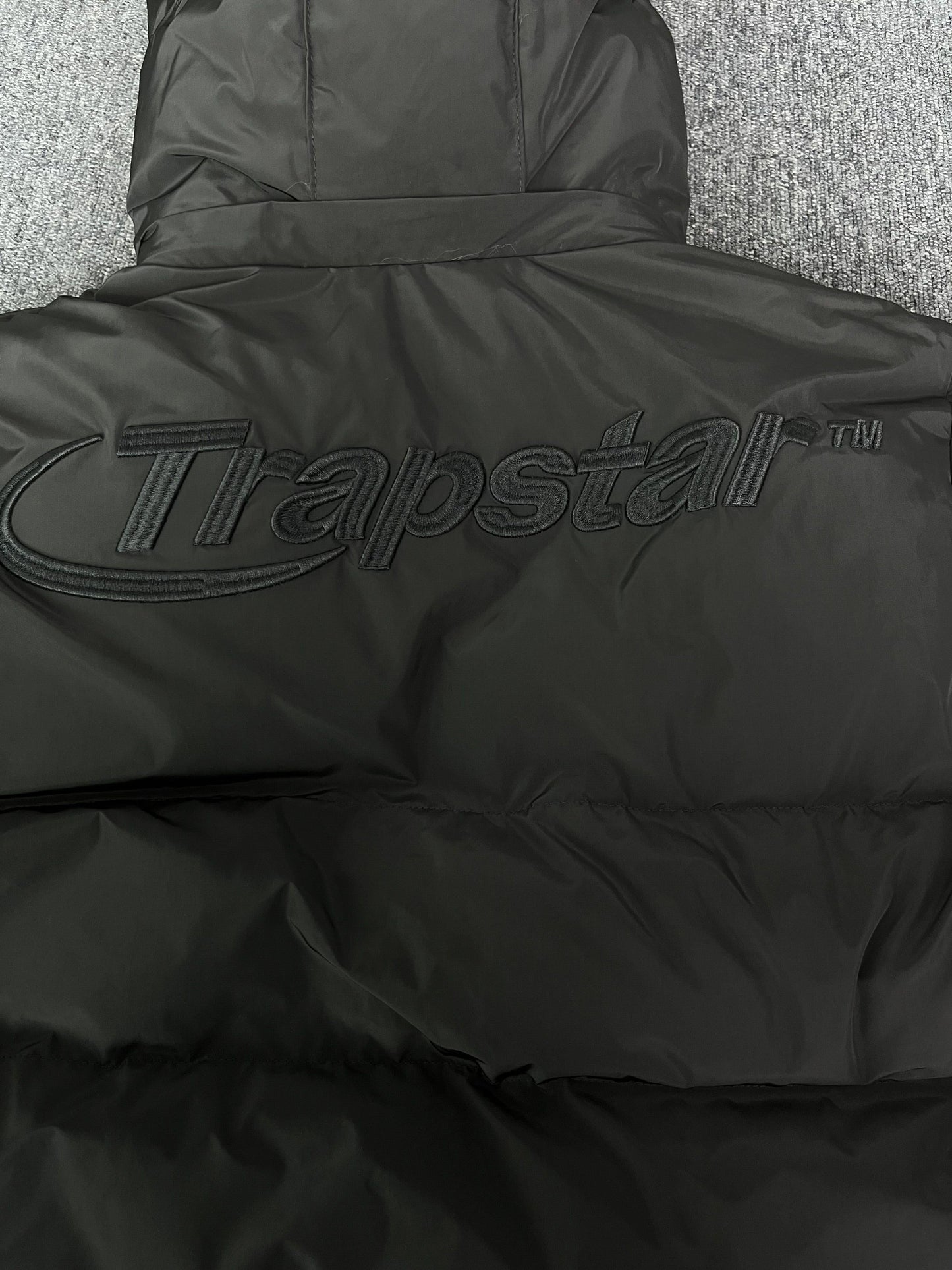 Trapstar Hyperdrive Detachable Hooded Puffer Jacket Triple Black