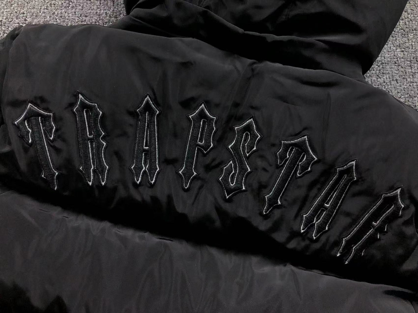 Trapstar Irongate Detachable Hooded Puffer Jacket Black